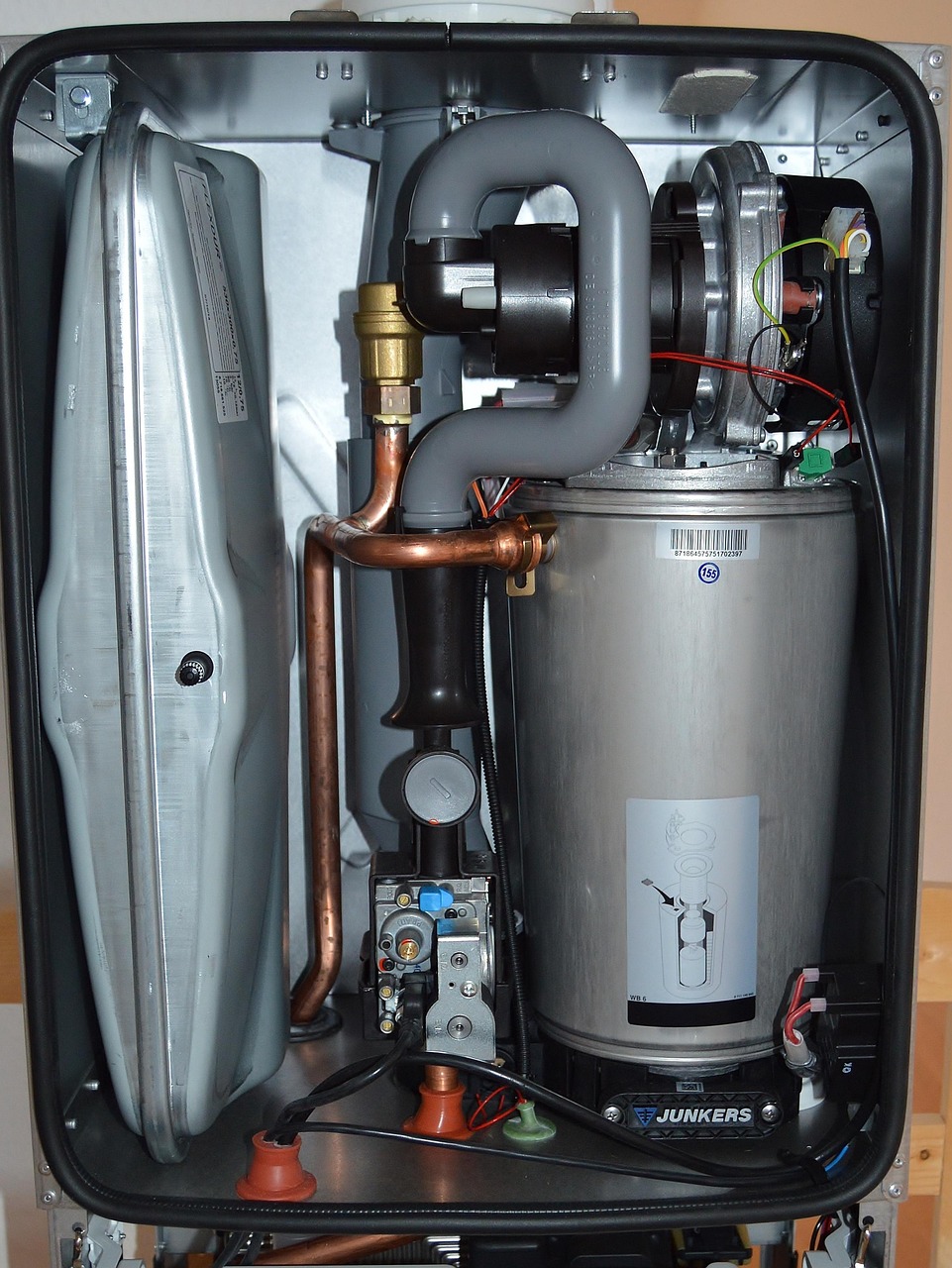 Internal components of a wall-mounted gas condensing unit